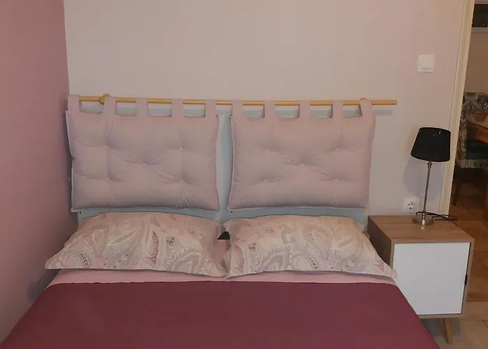 Cozy Near Historic Centre Daire